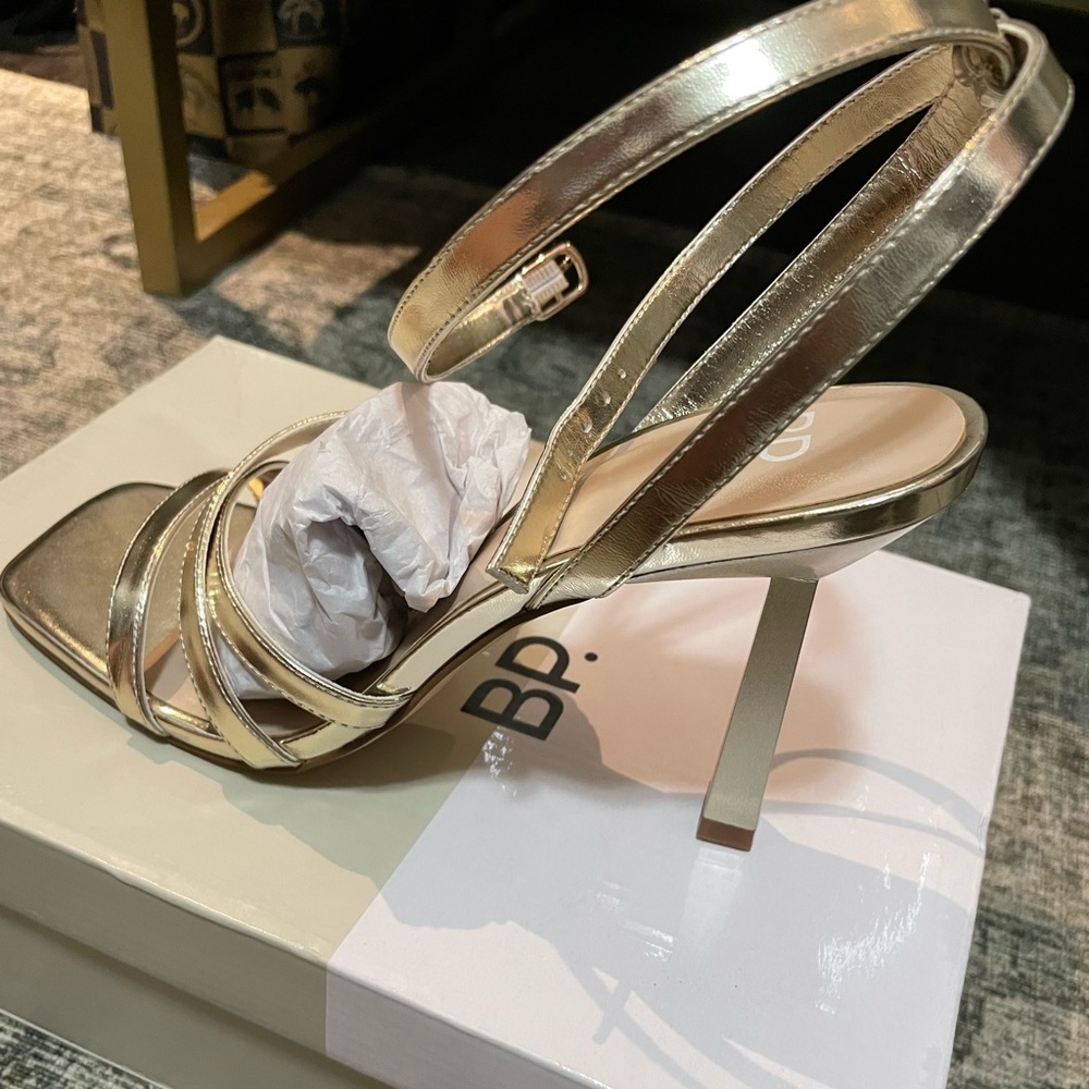 Stunning gold strappy heels!!! Never been worn. Super comfortable